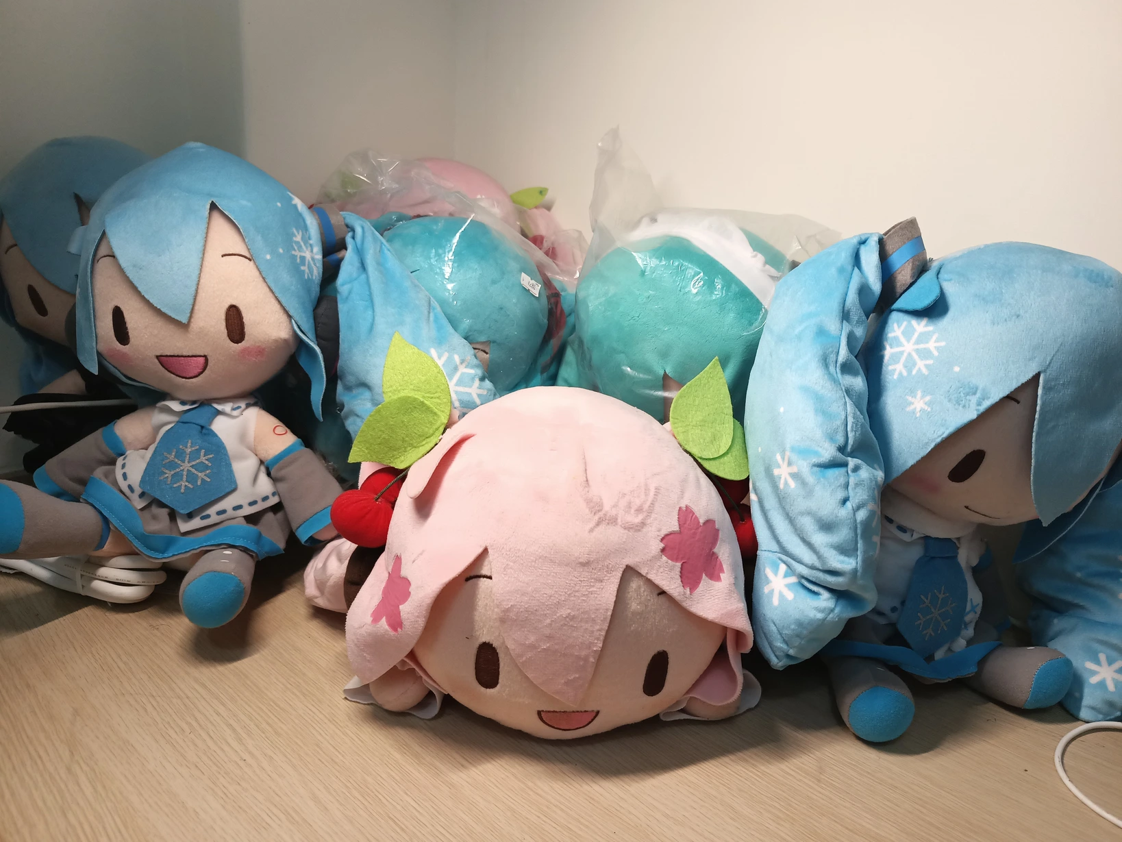 Image: Photo taken on the FLX1 of my Miku plush pile Photo taken on the FLX1 of my Miku plush pile